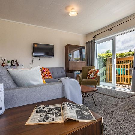 Central Riverside Retreat - Taupo Holiday Home Exteriör bild