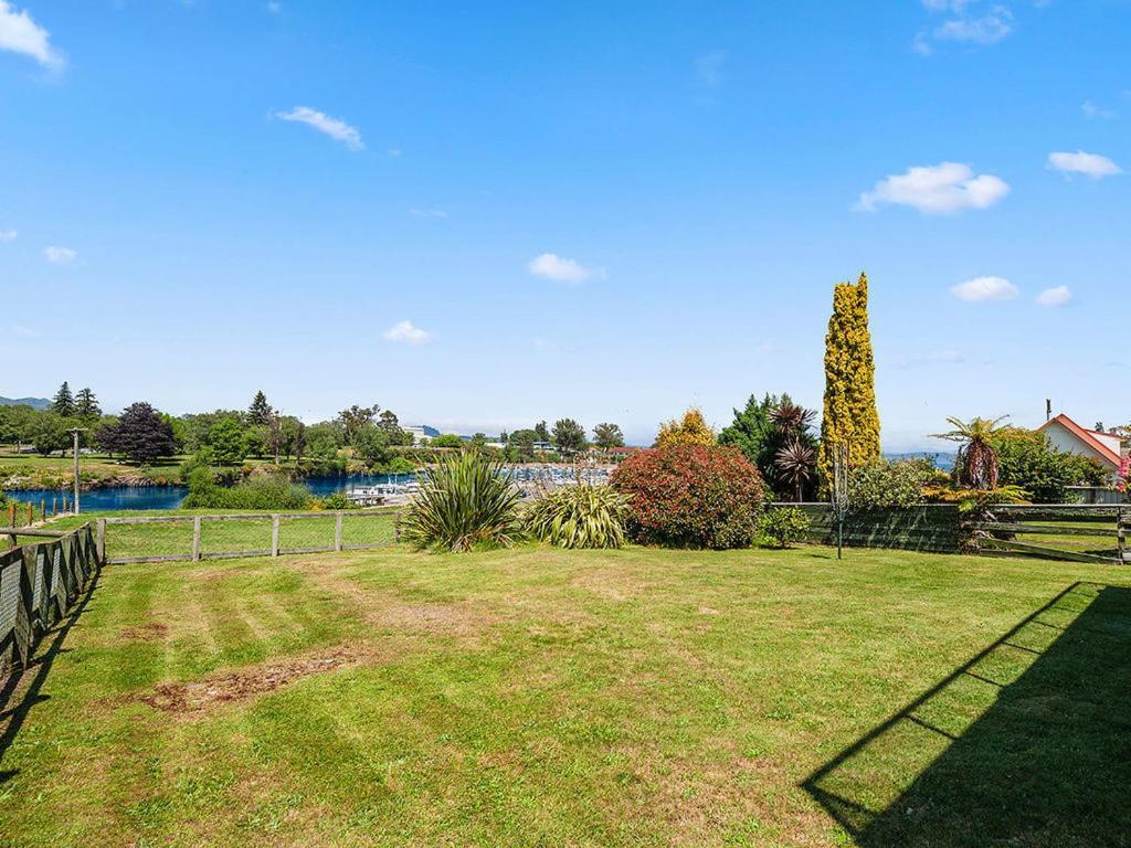 Central Riverside Retreat - Taupo Holiday Home Exteriör bild