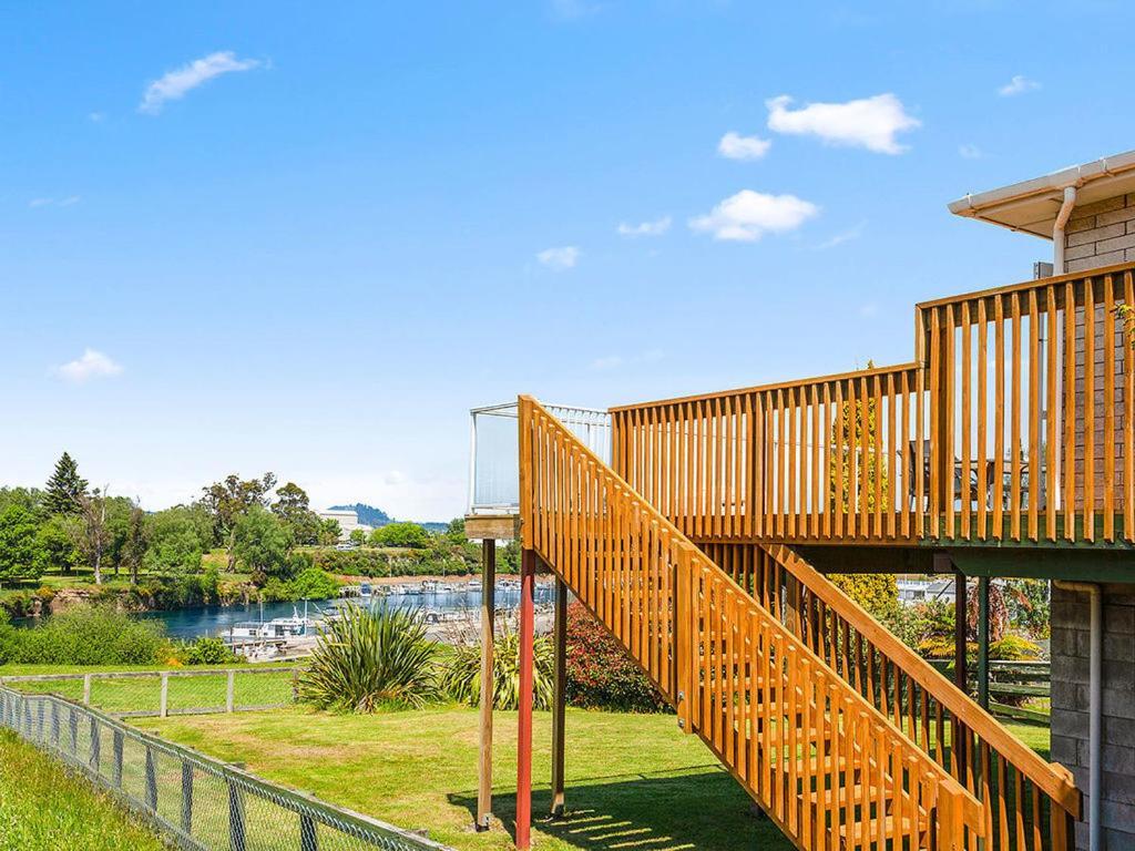 Central Riverside Retreat - Taupo Holiday Home Exteriör bild